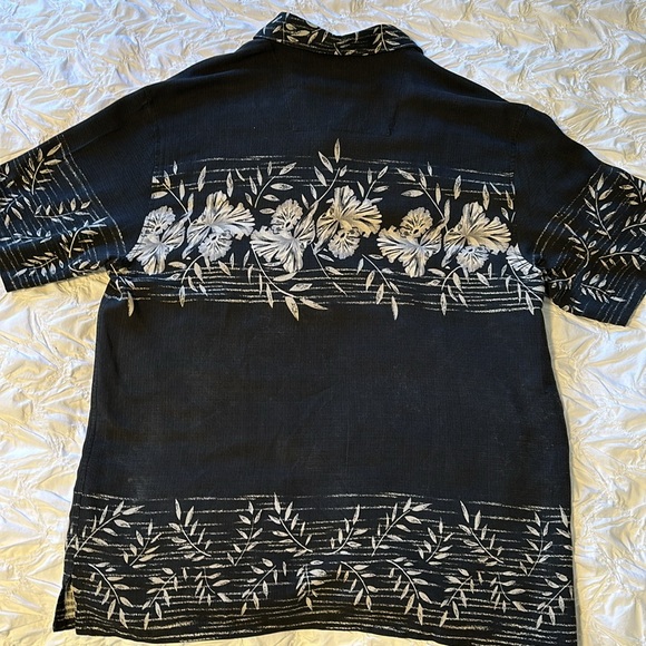 Men’s Hawaiian Shirt - Picture 3 of 3